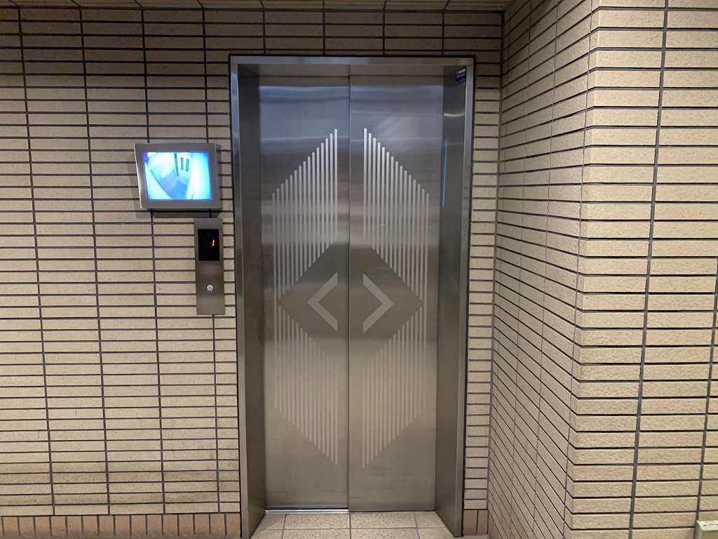 防犯カメラ付きエレベーター